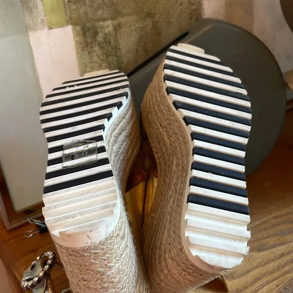 🐾 Marc Jacobs platform distressed gold leather espadrilles w rhinestone buckle