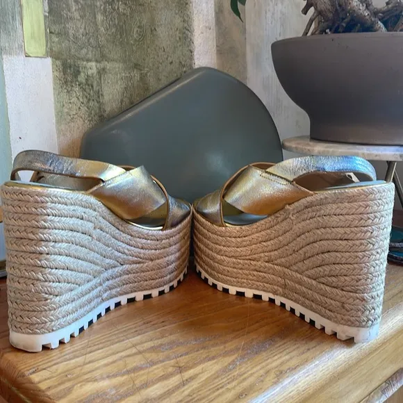 🐾 Marc Jacobs platform distressed gold leather espadrilles w rhinestone buckle