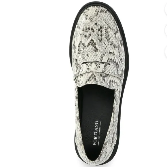 🆕 Portland Boot Company Women's Studded Loafers (size 10)