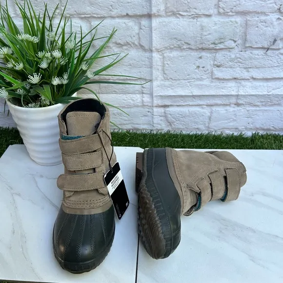 - SOREL Mid high Insulated waterproof Snow boots size 13 like new.unisex