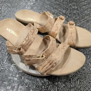 🐢 Vionic Aubrey Size 9 Cork Strappy Sandals. Like new.