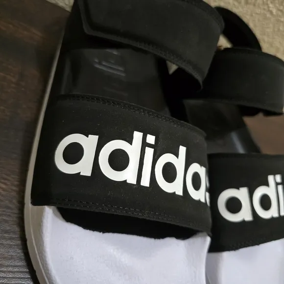 Adidas Adilettes Mens Strappy Velcro Sandals Black &amp; White NWT Size 11