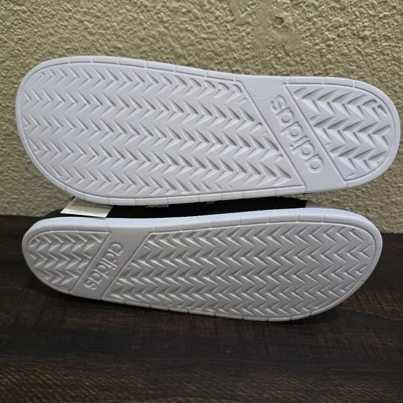 Adidas Adilettes Mens Strappy Velcro Sandals Black &amp; White NWT Size 11