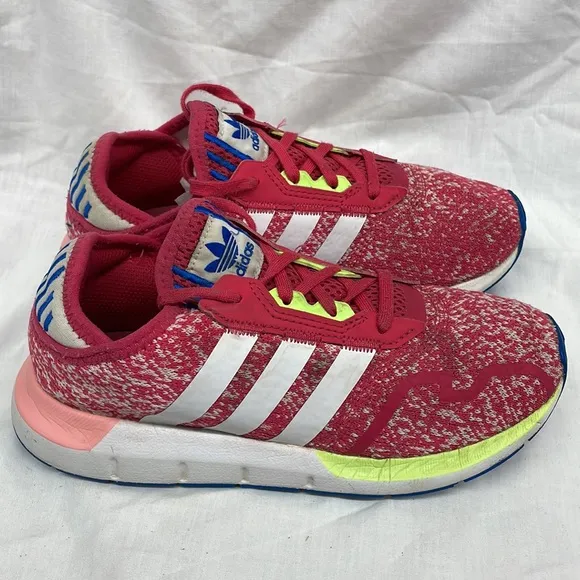 Adidas swift run 3 stripe low top sneakers girl sz 2.5