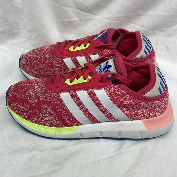Adidas swift run 3 stripe low top sneakers girl sz 2.5