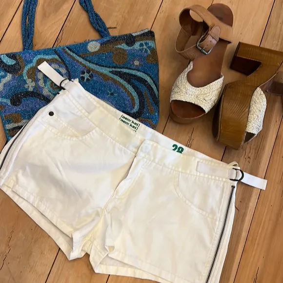 Aem’kei Off White Cotton Shorts, Zippers on sides, adjustable tab waist, Germany