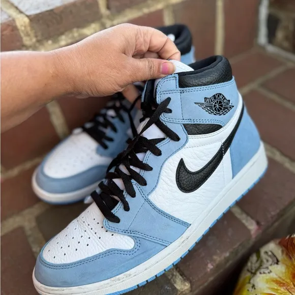 Air Jordan 1 Retro OG High University Blue 555088-134 Size 12
