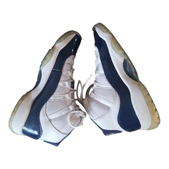 Air Jordan 11 Retro Boy's High Top Sneakers Size 5Y