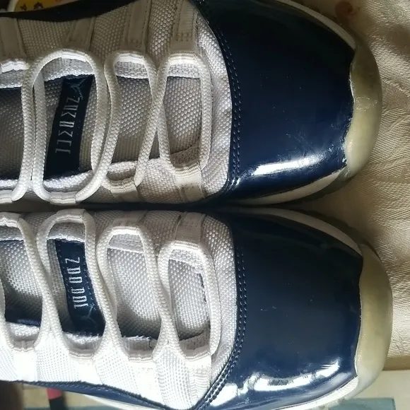 Air Jordan 11 Retro Boy's High Top Sneakers Size 5Y