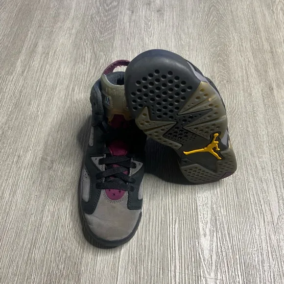 Air Jordan 6 Retro Bordeaux GS Unisex Shoe Size 3.5Y Gray 384665-063 Preowned