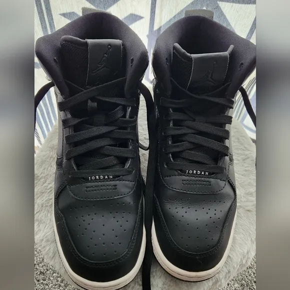 Air Jordan High Top Sneakers. Black. Youth 6.5