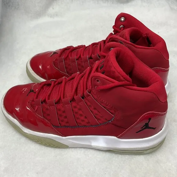 Air Jordan’s retro 11s red high top sneakers boys sz 5y