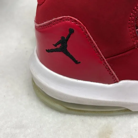 Air Jordan’s retro 11s red high top sneakers boys sz 5y