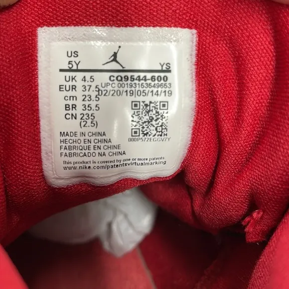 Air Jordan’s retro 11s red high top sneakers boys sz 5y