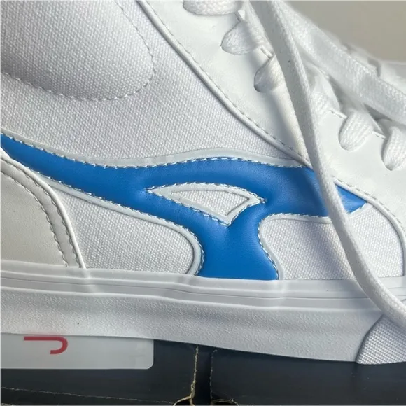 Airwalk Aurora3 White and Blue High-Tops Sneakers