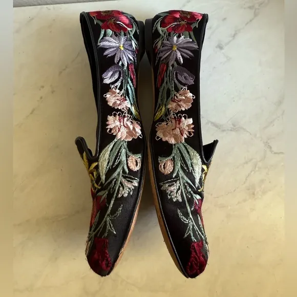 ALEXANDER MCQUEEN Floral Embroidered Ballet Flats
