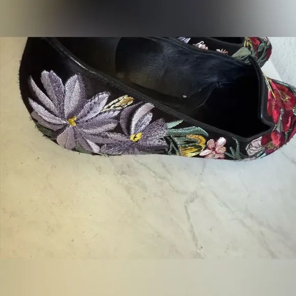 ALEXANDER MCQUEEN Floral Embroidered Ballet Flats