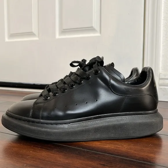 Alexander McQueen Women's Oversized Leather Sneakers sz 40 Black Lace Up Chunky