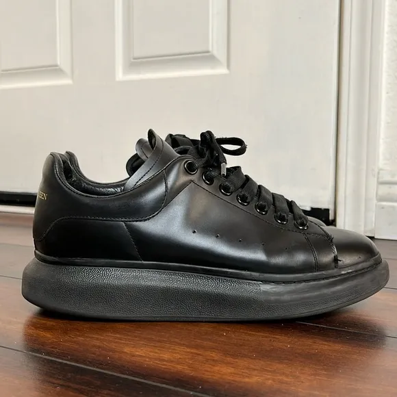 Alexander McQueen Women's Oversized Leather Sneakers sz 40 Black Lace Up Chunky