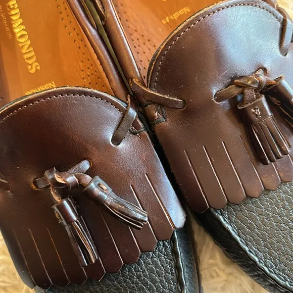 Allen Edmonds Nashua black &amp; brown tassel leather loafers. 13