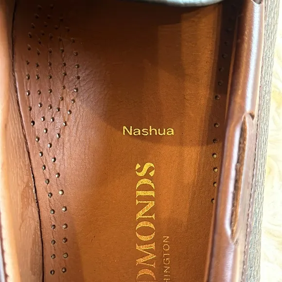 Allen Edmonds Nashua black &amp; brown tassel leather loafers. 13