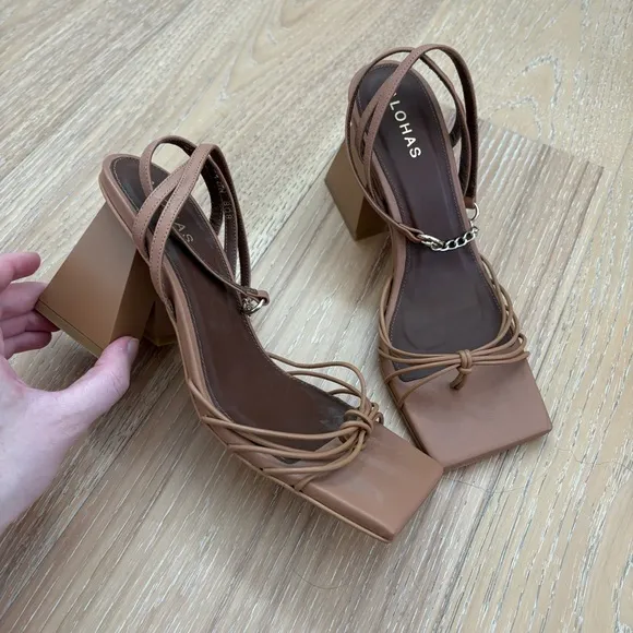 Alohas Cactus Heels in Camel 38
