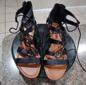 Américan Aegle Gladiator flat sandals size 10