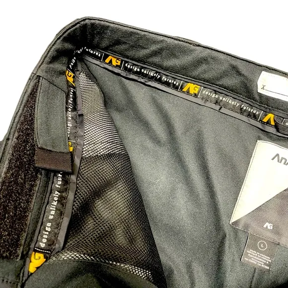 Analog Clothing Co. Men’s Black L Ruck Shell Snowboard Pant in EUC