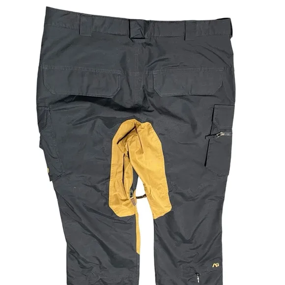Analog Clothing Co. Men’s Black L Ruck Shell Snowboard Pant in EUC