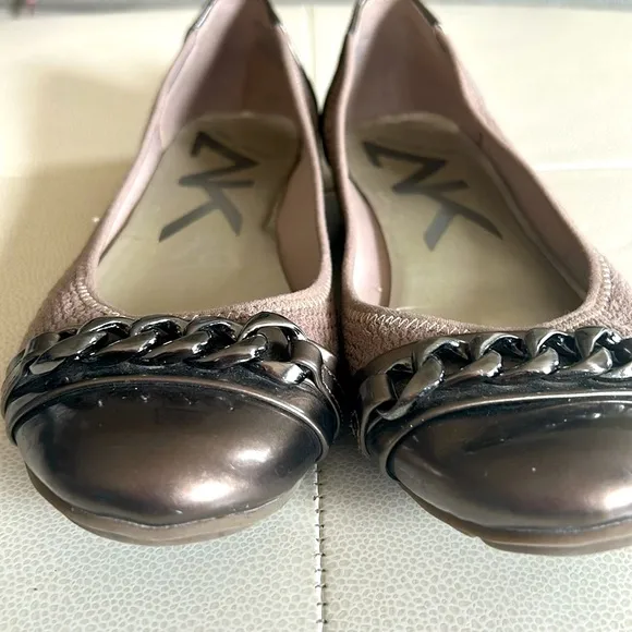 Anne Klein sport Women's Metallic Chain Ballet Flats- 8 1/2