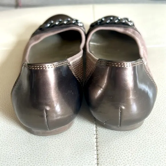 Anne Klein sport Women's Metallic Chain Ballet Flats- 8 1/2