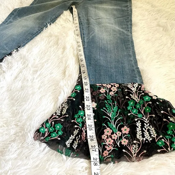 Anthro Pilcro High rise Embroidered Tiered cha cha flounce Lace Jean size 30 NWT