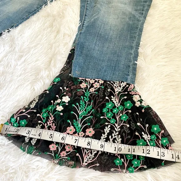 Anthro Pilcro High rise Embroidered Tiered cha cha flounce Lace Jean size 30 NWT