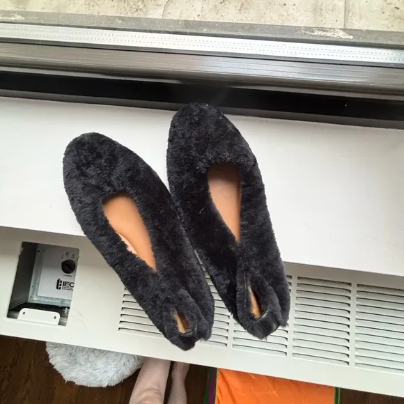 AQUATALIA Brinley Shearling Ballet Flats in Black