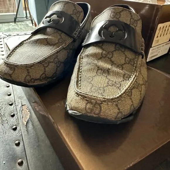 Authentic classic  Monogram Gucci Loafers Men's US Size 9