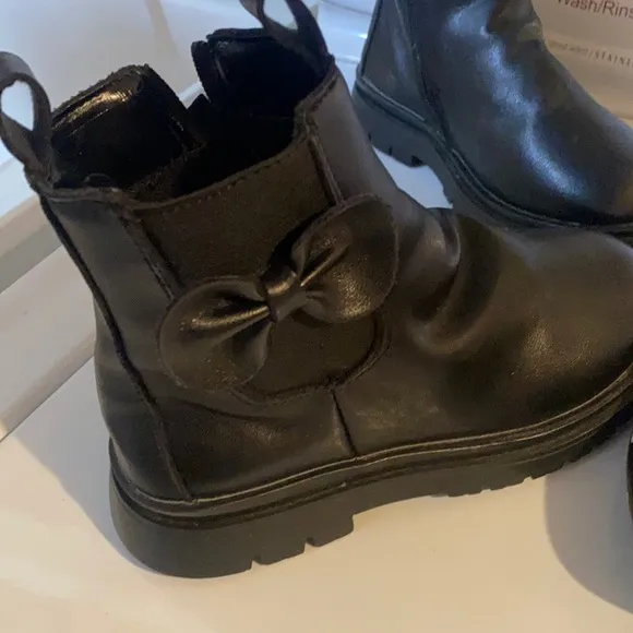 Back to school &amp; Bundle of little Girls shoes all in pre loves condition…