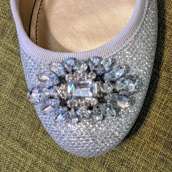 Badgley Mischka Silver Rhinestone Embellished Ballet Flats Crystal Broach Sz 7.5