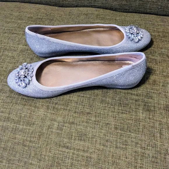 Badgley Mischka Silver Rhinestone Embellished Ballet Flats Crystal Broach Sz 7.5