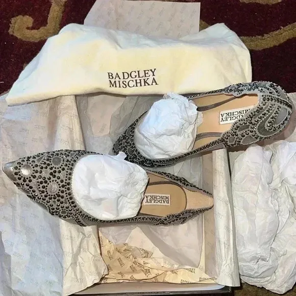 Badgley Mischka Women's Gigi Pointed Toe Jeweled Ivory Ballet Flats 7.5