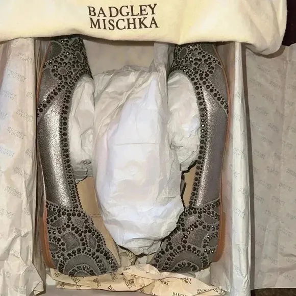 Badgley Mischka Women's Gigi Pointed Toe Jeweled Ivory Ballet Flats 7.5