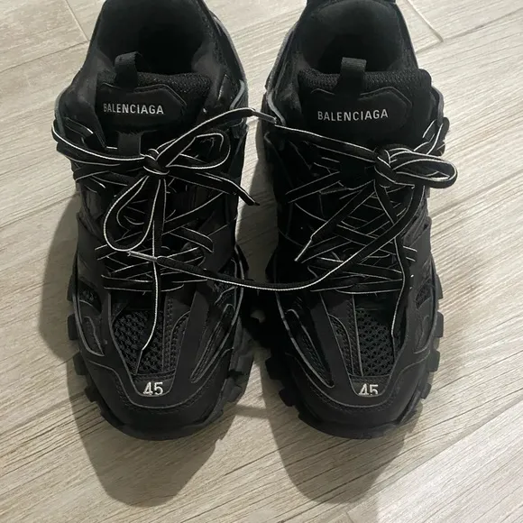 Balenciaga Black Sneakers with Modern Silhouette and Sporty Aesthetic