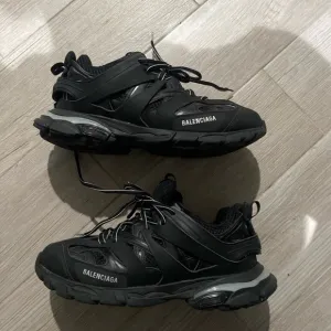 Balenciaga Black Sneakers with Modern Silhouette and Sporty Aesthetic