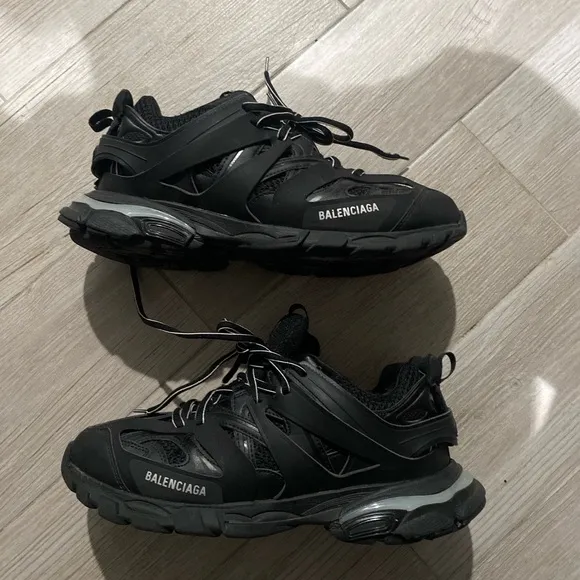 Balenciaga Black Sneakers with Modern Silhouette and Sporty Aesthetic
