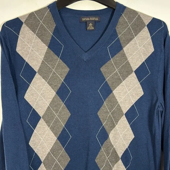 Banana Republic Luxury Blend Blue Grey Argyle Sweater Medium Silk Cashmere VNeck