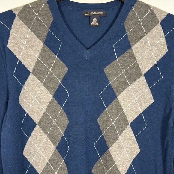 Banana Republic Luxury Blend Blue Grey Argyle Sweater Medium Silk Cashmere VNeck