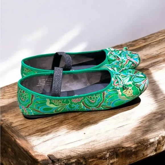 BC Born in California Footwear Green Multi Brocade Ballet Flats Size 7.  New.