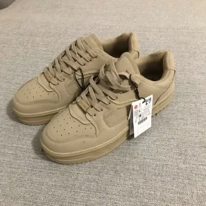 Bershka tan chunky sneakers.