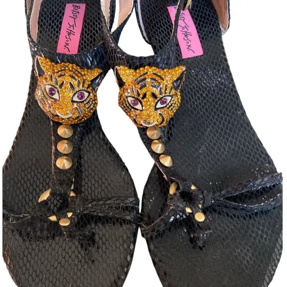 Betsey Johnson Kahluua black Flat Tiger Head Embellished Sandals size 7.5
