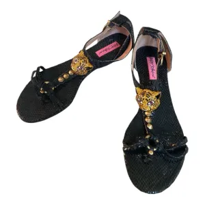 Betsey Johnson Kahluua black Flat Tiger Head Embellished Sandals size 7.5