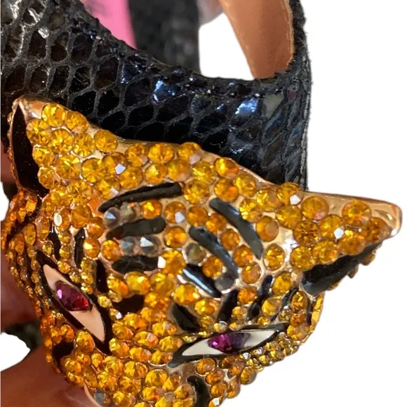 Betsey Johnson Kahluua black Flat Tiger Head Embellished Sandals size 7.5